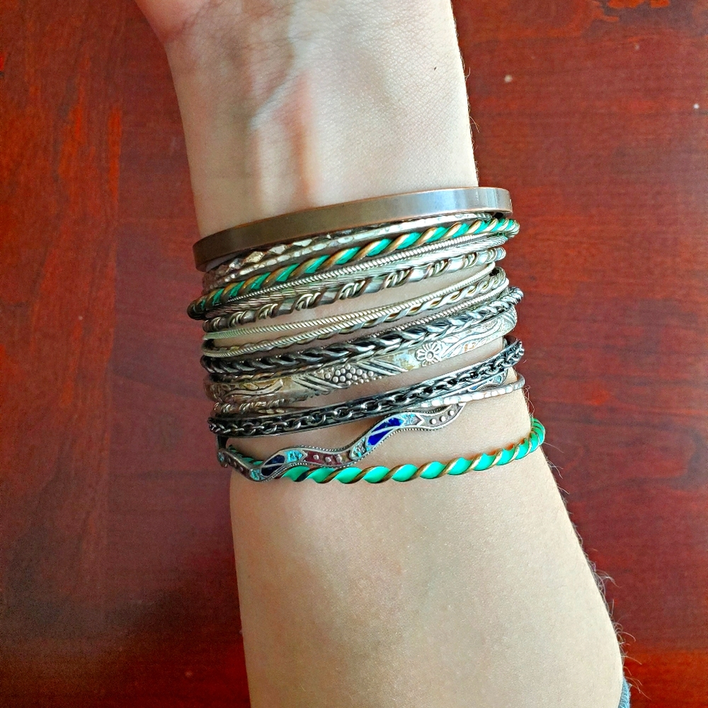Bangle set with free handmade shell jewelry box